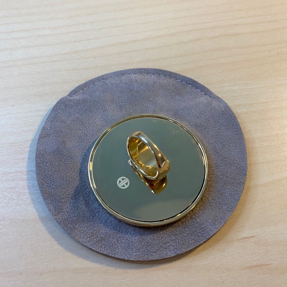 HOUSE OF HARLOW MEDALLION RING - Picture 2 of 4